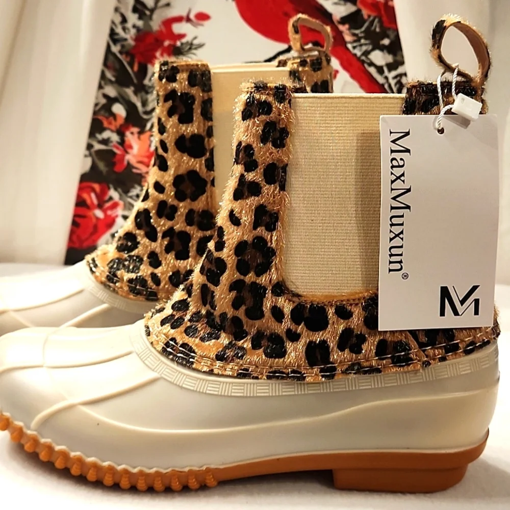 MAX MUXUM WOMANS NEW ASSORTED SIZES LEOPARD & BEIGE DUCK BOOTS. FINAL PRICE - Picture 1 of 9